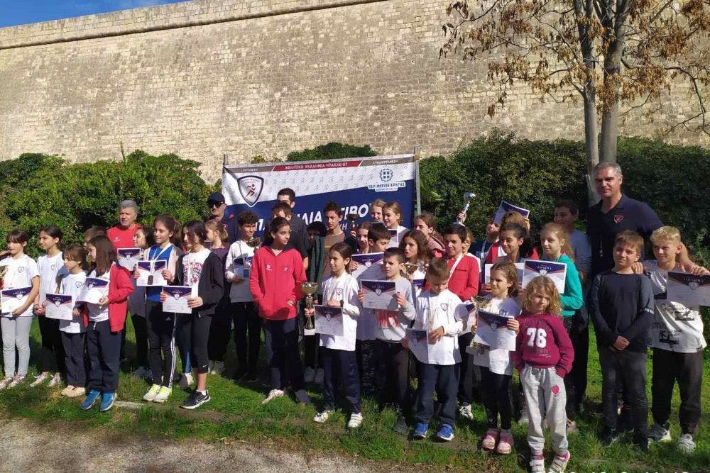 Με τη συμμετοχή περίπου 200 παιδιών πραγματοποιήθηκαν τα «Παιχνίδια Στίβου στα Ενετικά Τείχη» runbeat.gr